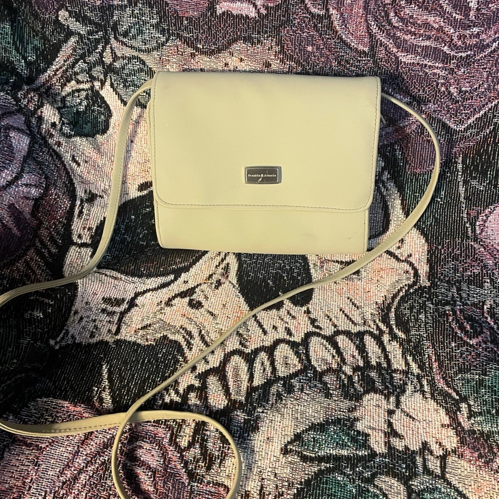 Elegant Crossbody Bag in Cream
